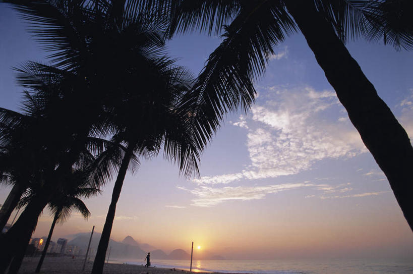 无人,横图,室外,白天,仰视,旅游,度假,海浪,海洋,美景,日落,沙滩,山,山脉,植物,棕榈树,叶子,巴西,朦胧,模糊,沙子,海岸,景观,浪花,山峰,晚霞,霞光,云,云朵,落日,绿叶,沙地,山峦,云彩,娱乐,树,树木,绿色,白云,自然,海水,黄昏,群山,享受,休闲,嫩叶,景色,彩霞,南美,放松,生长,成长,南美洲,拉丁美洲,自然风光,美洲,里约热内卢,海景,棕榈叶,里约热内卢州,巴西联邦共和国,首府,亚美利加洲,南亚美利加洲,里约热内卢市,夕照,科巴卡巴纳海滩,科帕卡巴纳海滩,叶,叶片,大海,风浪,海,海水的波动,海滩,近岸浪,涌浪,夕阳,彩图,低角度拍摄,斜阳