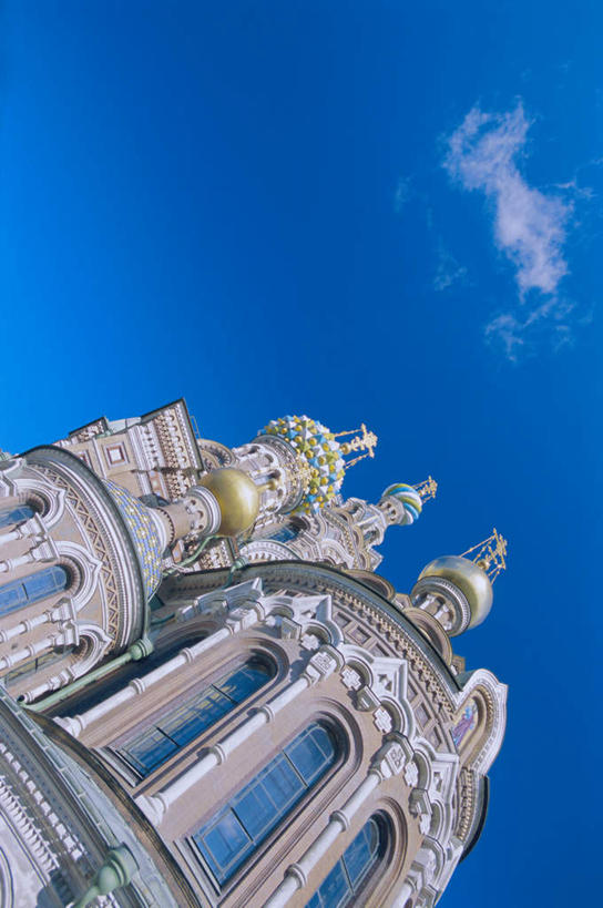 无人,教堂,竖图,室外,特写,白天,仰视,旅游,度假,标志建筑,地标,建筑,欧洲,俄罗斯,阴影,节日,装饰,光线,影子,墙,云,云朵,云彩,文化,娱乐,建设,墙壁,墙面,蓝色,白云,蓝天,天空,阳光,天,祈祷,享受,休闲,健康,旅游胜地,放松,许愿,宗教,信仰,晴朗,纪念,华丽,修饰,祈求,点缀,信念,首府,圣彼得堡,衬托,美观,雅致,雅观,俄联邦,俄罗斯联邦,彼得格勒,列宁格勒,列宁格勒州,圣彼得堡市,滴血大教堂,滴血教堂,喋血大教堂,喋血教堂,复活大教堂,复活教堂,基督喋血大教堂,基督喋血教堂,基督复活教堂,圣彼得堡滴血大教堂,圣彼得堡滴血教堂,圣彼得堡喋血大教堂,圣彼得堡喋血教堂,平安,晴空,彩图,低角度拍摄,大教堂,礼拜堂