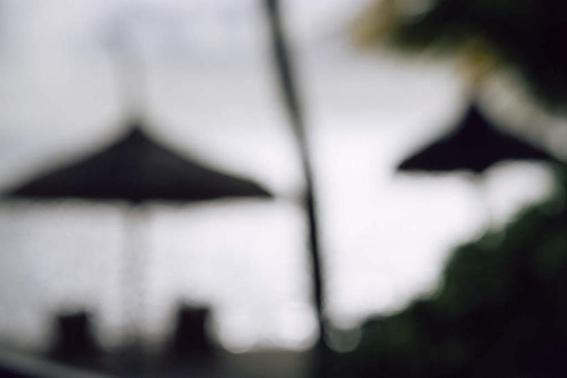 无人,横图,室外,白天,正面,旅游,度假,海浪,海洋,沙滩,非洲,毛里求斯,朦胧,模糊,伞,沙子,雨伞,遮阳伞,海岸,浪花,阴天,沙地,背光,娱乐,阳伞,天空,海水,天,享受,休闲,放松,昏暗,阴沉,逆光,海景,阿非利加洲,毛里求斯共和国,大海,风浪,海,海水的波动,海滩,近岸浪,涌浪,彩图