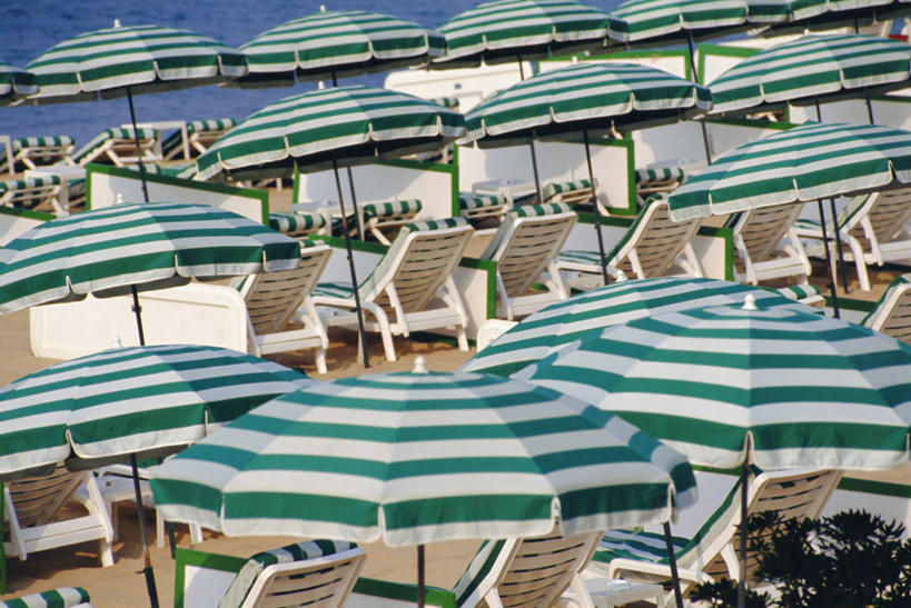 无人,横图,室外,白天,正面,度假,海浪,海洋,美景,沙滩,城市风光,城市,椅子,法国,欧洲,戛纳,一排,阴影,整齐,并列,并排,光线,伞,沙子,影子,雨伞,遮阳伞,木椅,躺椅,海岸,景观,浪花,沙地,娱乐,阳伞,排列,阳光,海水,享受,休闲,景色,放松,队列,平行,海景,滨海阿尔卑斯,法兰西共和国,法兰西第五共和国,普罗旺斯.阿尔卑斯.蓝色海岸,普罗旺斯.阿尔卑斯.蓝色海岸大区,滨海阿尔卑斯省,坎城,康城,大海,风浪,海,海水的波动,海滩,近岸浪,涌浪,彩图