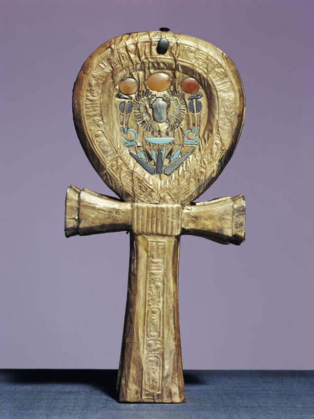 无人,博物馆,竖图,室内,白天,正面,旅游,度假,名胜古迹,标志建筑,城市,地标,建筑,静物,非洲,埃及,开罗,阴影,节日,研究,遗迹,装饰,反射,十字架,影子,墙,首都,教育,古迹,文化,文物,娱乐,建设,古建筑,墙壁,墙面,粉色,祈祷,享受,休闲,健康,旅游胜地,放松,许愿,宗教,信仰,纪念,展览,华丽,修饰,祈求,点缀,古埃及,欣赏,陈列,古文明,北非,首府,阿拉伯埃及共和国,金字塔之国,棉花之国,衬托,美观,雅致,雅观,阿非利加洲,开罗省,典藏,埃及开罗博物馆,解放广场,开罗解放广场,平安,彩图