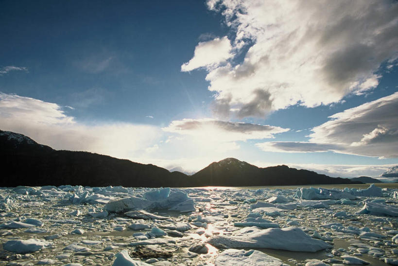 无人,公园,横图,全景,俯视,室外,白天,旅游,度假,湖,湖泊,石头,美景,山,水,天际线,雪,雪山,大雪,智利,阴影,波纹,光线,石子,影子,冰,湖面,积雪,景观,山顶,山峰,水流,水面,雪景,云,云朵,冬季,冬天,涟漪,山峦,云彩,娱乐,蓝色,白云,倒影,蓝天,水纹,天空,阳光,自然,波浪,湖水,天,享受,休闲,景色,南美,放松,寒冷,晴朗,冰冷,南美洲,倒映,国家公园,拉丁美洲,自然风光,美洲,水晕,亚美利加洲,严寒,南亚美利加洲,智利共和国,冰凉,酷寒,凛冽,凛凛,极冷,托雷斯德尔佩恩国家公园,颠峰,极峰,反照,石块,岩石,晴空,彩图,高角度拍摄