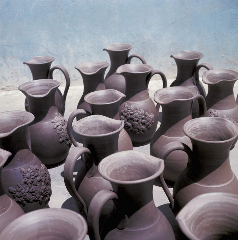 无人,竖图,俯视,室外,特写,白天,静物,花瓶,许多,阴影,艺术,光线,影子,手工艺品,陶瓷,陶瓷制品,很多,文化,排列,瓶子,工艺品,粘土,高雅,手工艺,自信心,品位,摆列,彩图,高角度拍摄,布列,分列