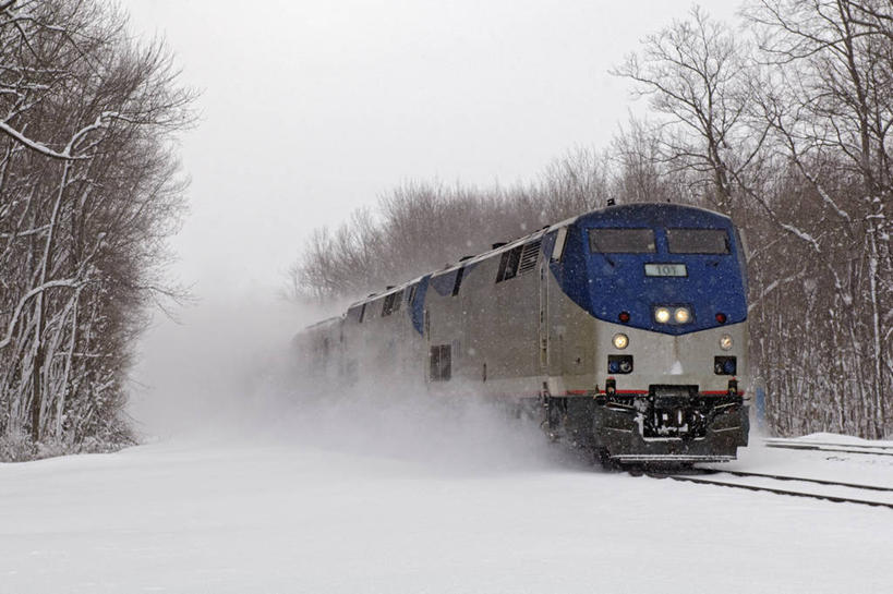 无人,横图,室外,白天,雪,路,铁路,火车,美国,冬天,轨道,公共交通,交通,铁轨,方向,寒冷,运输,摄影,能源,撞击,决心,客车,贡献,彩图