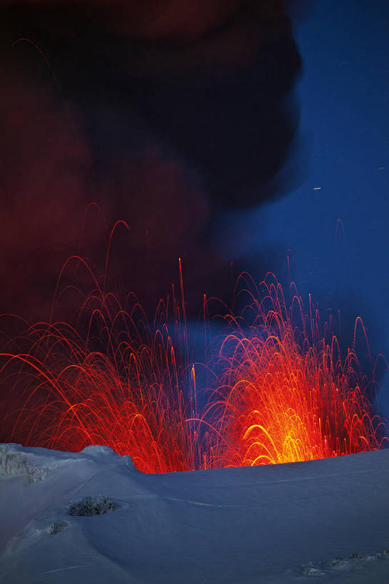 无人,竖图,室外,白天,火山,风,发光,蒸汽,光亮,自然灾害,热,熔岩,摄影,灰,爆发,冰河,熔化,地震,危险,彩图