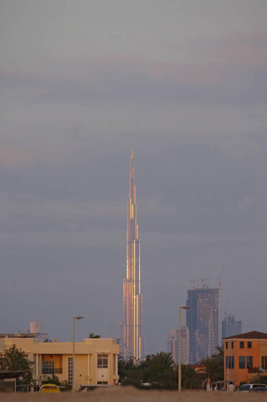 无人,竖图,室外,白天,留白,建筑业,技术,城市,建筑,摩天大楼,对称,柱子,尖顶,摄影,工程,中东,华贵,阿拉伯联合酋长国,迪拜,波斯湾,发展,进展,彩图,巴别塔