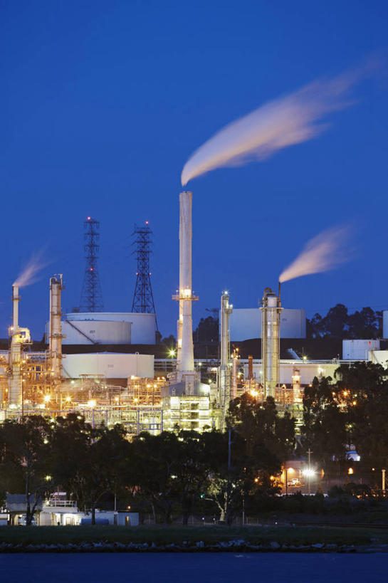 无人,工厂,竖图,室外,夜晚,化工厂,烟囱,石油,美国,环保,蒸汽,光,塔,燃烧,黄昏,炼油厂,工业,摄影,能源,照亮,回收,燃料,资源,石油工业,加利福尼亚,汽油,利用,低碳,循环,油箱,无线电通信塔,持续,化石燃料,彩图,制造厂,生产工厂