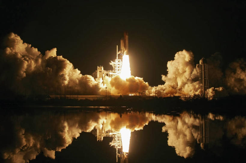 无人,横图,室外,夜晚,技术,美国,起飞,太空,火焰,烟,摄影,工程,北美,北美洲,噪声,美洲,航天飞机,奋进号航天飞机,佛罗里达,佛罗里达州,佛州,阳光州,肯尼迪航天中心,北亚美利加洲,亚美利加洲,空气污染,梅里特岛,能力,彩图,美利坚合众国,空间探索