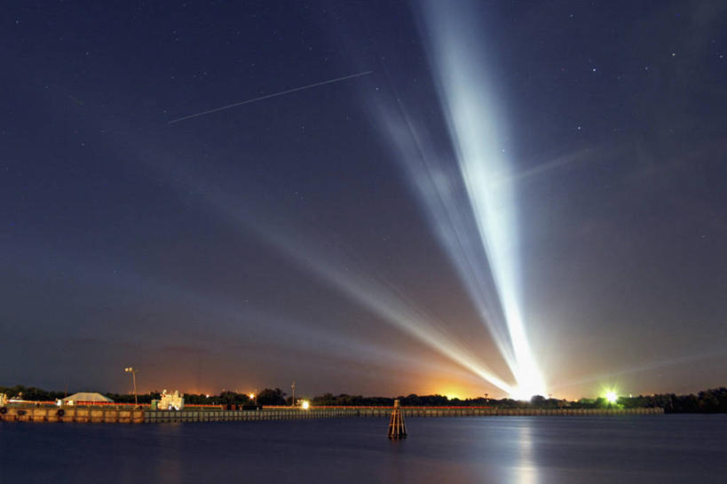 无人,横图,室外,夜晚,美国,太空,星星,摄影,北美,北美洲,美洲,国际空间站,佛罗里达,佛罗里达州,佛州,阳光州,肯尼迪航天中心,北亚美利加洲,亚美利加洲,潟湖,梅里特岛,美国宇航局,彩图,美利坚合众国,泛光照明,空间探索