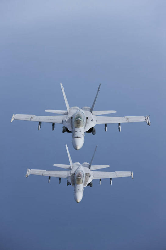 无人,竖图,留白,飞机,马来西亚,军事,飞,南海,两个,战争,摄影,航空航天工程,飞行器,战斗机,准确,早晨,军用机,座舱,稳定,技能,彩图,美国海军陆战队,编队飞行