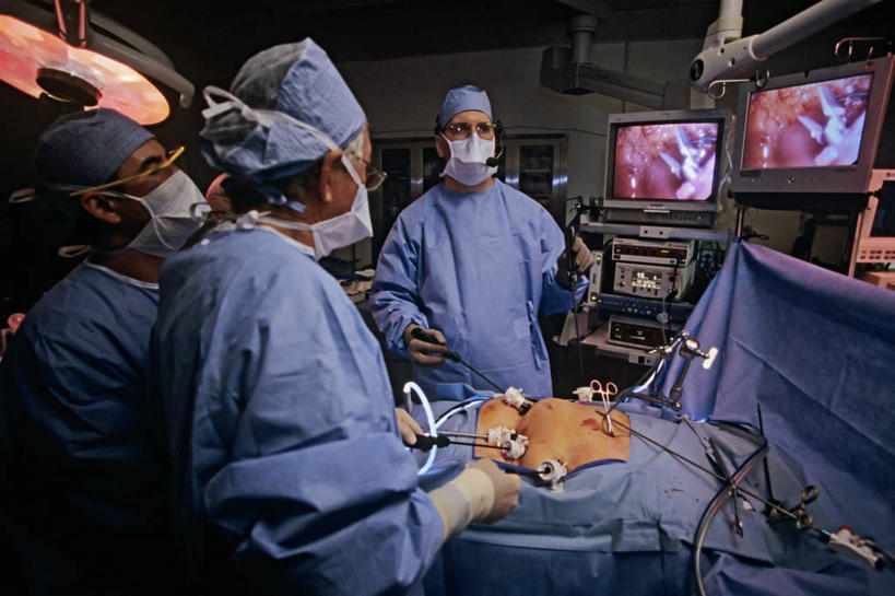 西方人,成年人,中年人,四个人,医生,病人,横图,显示器,技术,欧洲,美国,欧洲人,重量,摄影,手术,医疗器械,外科医生,维吉尼亚,男人,中年男性,白种人,彩图