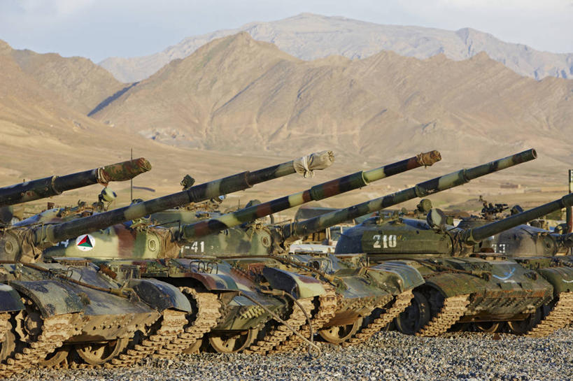 无人,横图,阿富汗,一排,准备,整齐,军事,钢铁,枪支,排列,炮,储油罐,战争,摄影,保护,队列,进攻,坦克,彩图