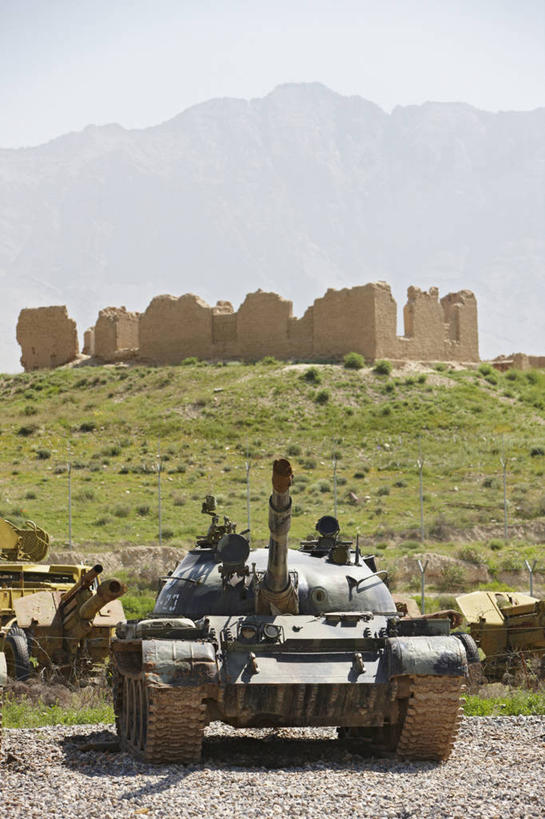 无人,竖图,阿富汗,钢铁,枪支,废墟,炮,储油罐,战争,摄影,保护,腐烂,打斗,进攻,反差,坦克,彩图