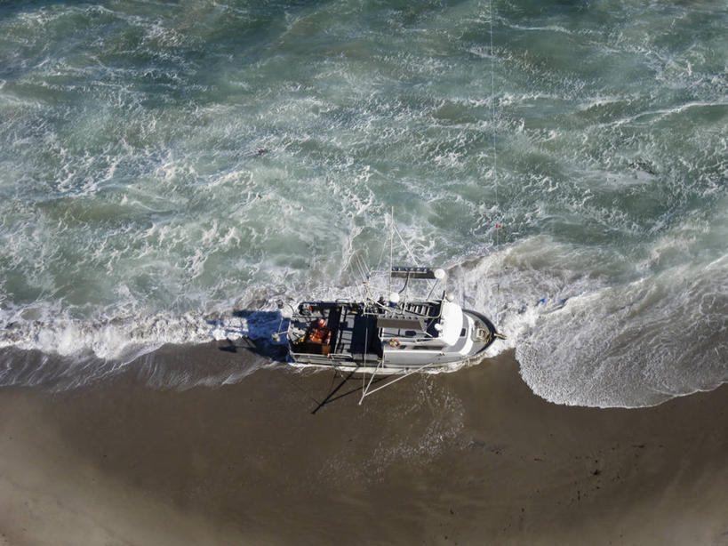 无人,横图,俯视,航拍,室外,海浪,海洋,美国,渔船,波浪,运输,摄影,鸟瞰,加利福尼亚,毁灭,搁浅,海难,海滩,彩图,高角度拍摄