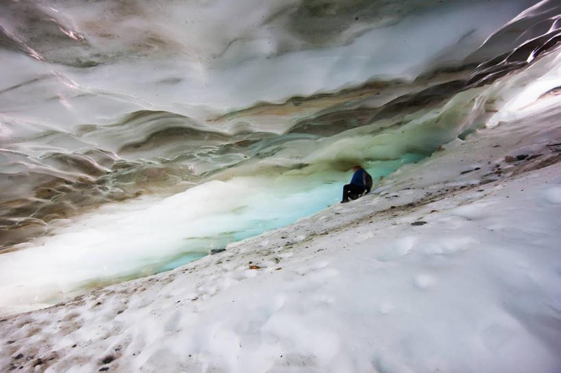 西方人,成年人,中年人,一个人,横图,室外,旅游,度假,美景,阿根廷,欧洲,欧洲人,仅一个男性,仅一个人,仅一个中年男性,行人,游客,游人,冰,景观,娱乐,路人,旅客,自然,地标建筑,享受,休闲,景色,放松,寒冷,摄影,生态,攀冰,自然风光,冰河,地貌,过客,火地群岛,男人,男性,中年男性,白种人,彩图,旅行
