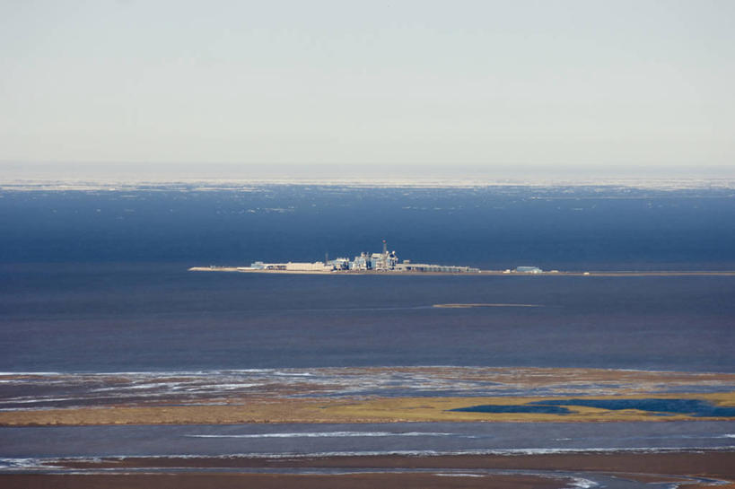 无人,横图,俯视,航拍,室外,白天,北极,水,全球变暖,美国,弹簧,岛,海岸线,设备,物品,工业,摄影,能源,环境,石油工业,鸟瞰,北冰洋,发展,化石燃料,彩图,高角度拍摄,波弗特海