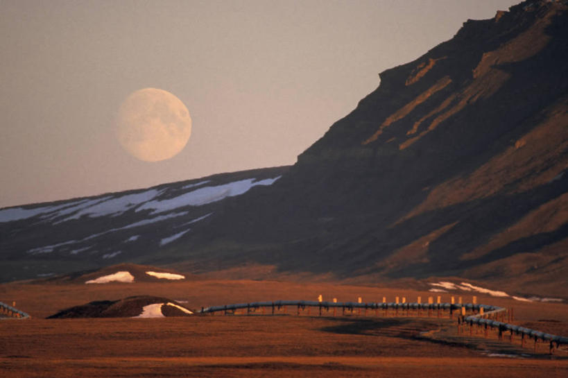 无人,横图,室外,白天,建材,北极,山,山脉,金属制品,美国,发光,金属,管子,地形,山顶,月亮,满月,管道,风景,天空,钢管,工业,运输,摄影,能源,环境,石油工业,建筑材料,发展,化石燃料,布鲁克斯山脉,彩图,输油管道