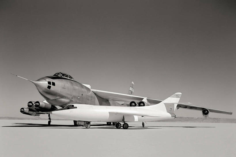 无人,横图,黑白,室外,白天,留白,侧面,飞机,美国,军事,交通,航空,两个,交通工具,运输,摄影,飞行器,客机,加利福尼亚,载具,安诺拉盖伊轰炸机,商务机,波音公司,爆炸物