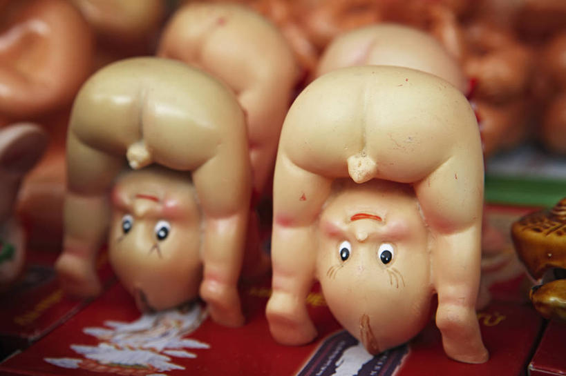 臀部,裸体,无人,横图,特写,桌子,越南,标志,符号,娃娃,市场,标识,摄影,幽默,性别符号,彩图,男性符号