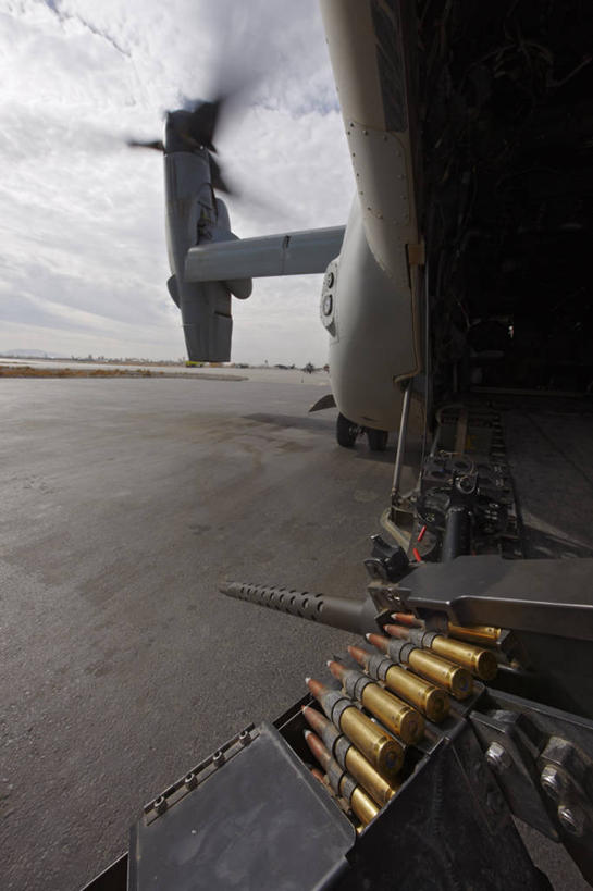 无人,机场,竖图,室外,白天,运动模糊,阿富汗,军事,圆形,战争,摄影,子弹,飞行器,货运,打斗,机关枪,军用机,螺旋桨飞机,军火,彩图,美国海军陆战队