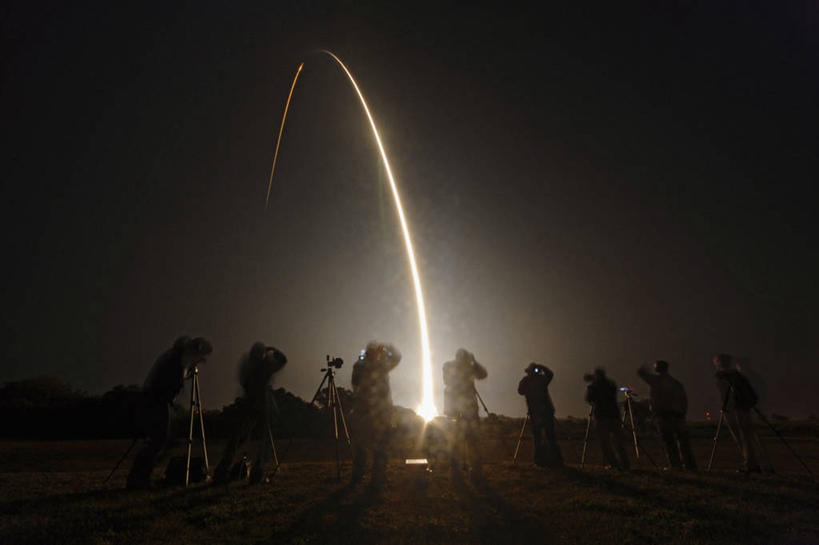 人群,摄影师,横图,室外,夜晚,长时间曝光,技术,美国,起飞,艺术,太空,火焰,摄影,拱形,北美,北美洲,美洲,佛罗里达,佛罗里达州,佛州,阳光州,北亚美利加洲,亚美利加洲,美术工艺,彩图,美利坚合众国,延时摄影,传媒,空间探索