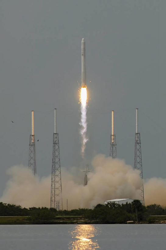 无人,竖图,室外,白天,技术,美国,起飞,太空,火焰,发射台,摄影,工程,北美,北美洲,美洲,佛罗里达,佛罗里达州,佛州,阳光州,北亚美利加洲,亚美利加洲,空气污染,彩图,美利坚合众国,空间探索