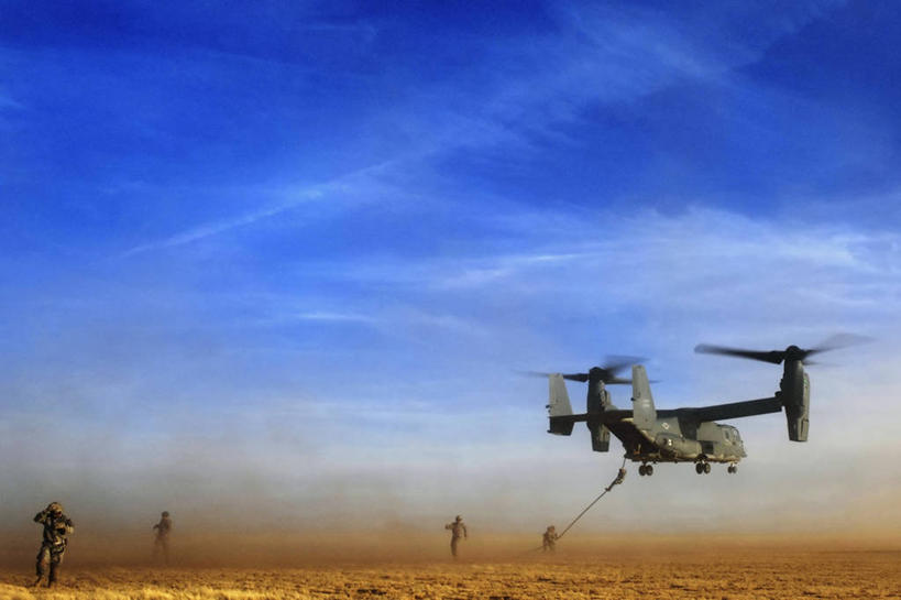 四个人,横图,室外,白天,留白,技术,美国,士兵,军事,运输,摄影,新墨西哥,彩图,克洛维