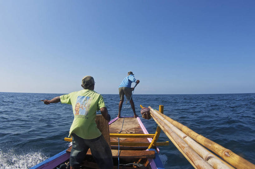 成年人,中年人,两个人,横图,室外,白天,留白,渔业,船,印度尼西亚,工作,运输,摄影,男人,中年男性,马来西亚人,彩图,传统文化