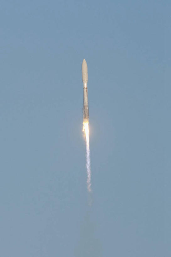 无人,竖图,室外,白天,美国,起飞,太空,火焰,烟,摄影,北美,北美洲,噪声,美洲,佛罗里达,佛罗里达州,佛州,阳光州,肯尼迪航天中心,北亚美利加洲,亚美利加洲,空气污染,迈雷特岛国家野生动物保护区,梅里特岛,彩图,美利坚合众国,空间探索