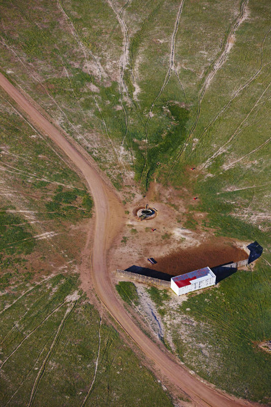 无人,竖图,俯视,航拍,室外,白天,农业,牧场,牛,美国,水塔,牛肉,饮食,摄影,鸟瞰,货运,科罗拉多州,彩图,高角度拍摄,大平原