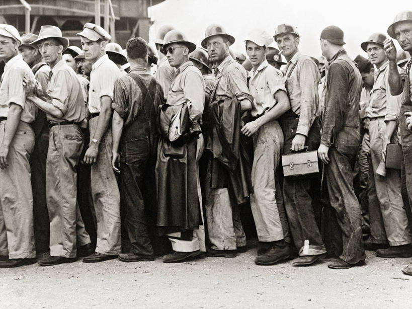 成年人,中年人,横图,黑白,室外,白天,美国,一排,整齐,工作,许多人,排列,一群人,职业,摄影,队列,德克萨斯,造船厂,中年男性