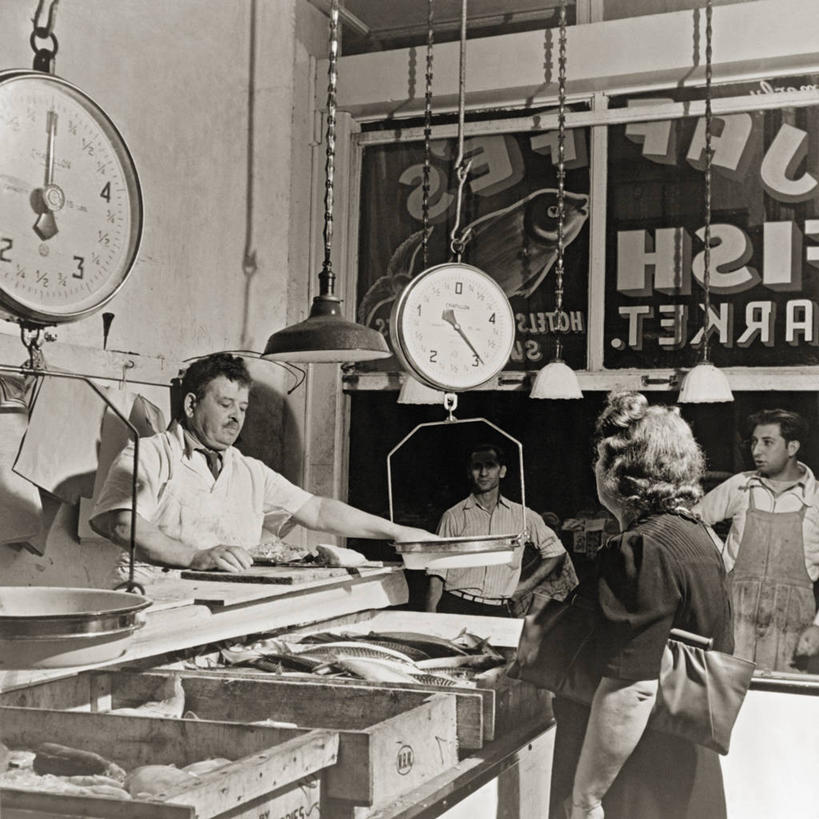 成年人,中年人,老年人,四个人,鱼贩,商店,方图,黑白,室内,夜晚,商务,纽约,美国,工作,曼哈顿,食品,顾客,摄影,老年男性,中年男性,中年女性,商人,鱼市