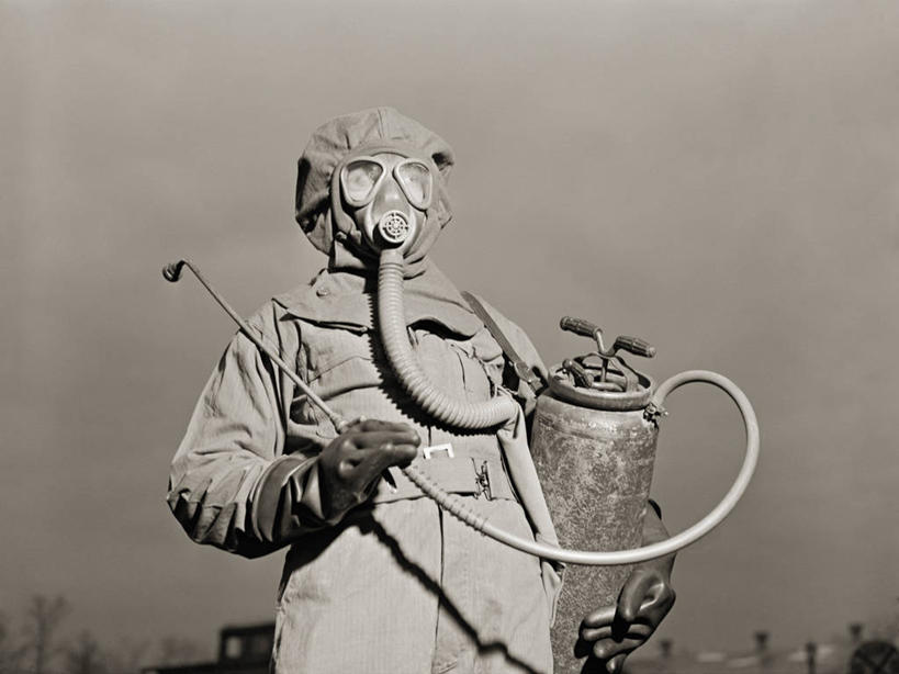 成年人,一个人,横图,黑白,室外,白天,留白,美国,仅一个男性,士兵,喷,朦胧,模糊,军事,摄影,保护,防毒面罩,维吉尼亚,男人