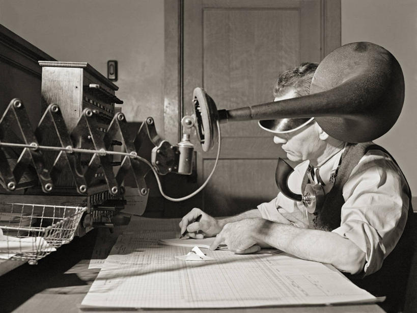 成年人,老年人,一个人,横图,黑白,室内,桌子,美国,仅一个男性,仅一个人,仅一个中年男性,工作,图表,运输,摄影,德克萨斯,老年男性,男人,男性,中年男性,电话总机