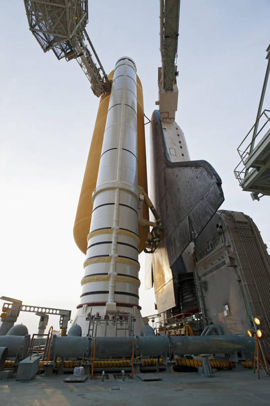 无人,竖图,室外,白天,美国,准备,黎明,发射台,摄影,北美,北美洲,美洲,航天飞机,亚特兰蒂斯号,佛罗里达,佛罗里达州,佛州,阳光州,肯尼迪航天中心,北亚美利加洲,亚美利加洲,迈雷特岛国家野生动物保护区,梅里特岛,彩图,美利坚合众国,空间探索,火箭加速器