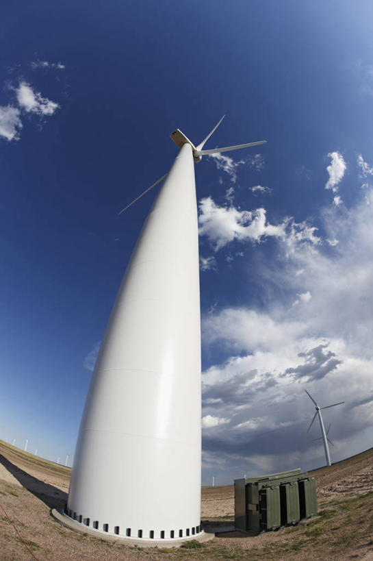 无人,竖图,室外,白天,鱼眼镜头,风,风力,科学,发电机,塔,螺旋桨,旋转,平原,转,摄影,能源,电,电源,改变,替代能源,环境保护,涡轮,科罗拉多州,风速计,物理学,气象学,风轮机,彩图,大平原