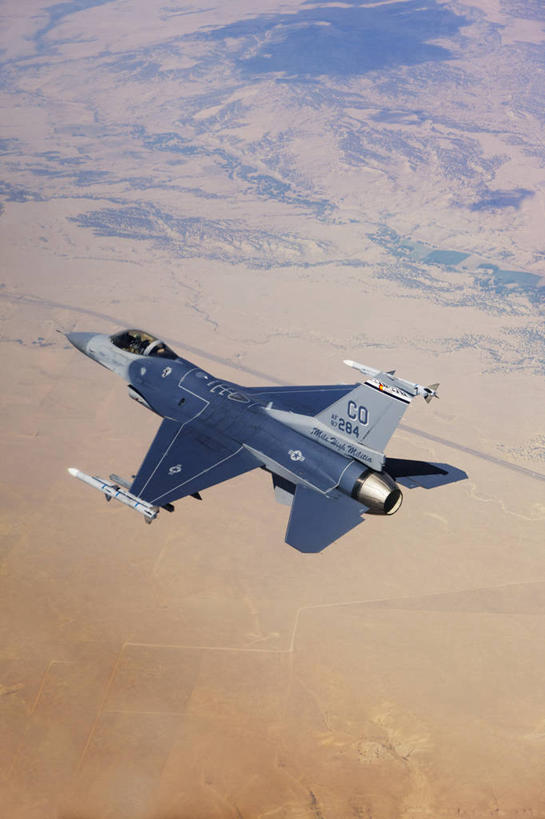 飞行员,竖图,室外,白天,安全,飞机,美国,军事,圆锥,飞,一个,力量,战争,摄影,空军,单个,飞行器,战斗机,打斗,进攻,军用机,座舱,科罗拉多州,F-16战隼战斗机,蝰蛇,技能,彩图