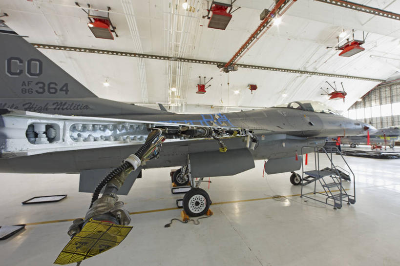 无人,横图,室内,白天,安全,飞机,美国,着陆,一个,力量,战争,摄影,空军,单个,准确,打斗,起落架,进攻,军用机,科罗拉多州,F-16战隼战斗机,蝰蛇,技能,彩图,飞机库