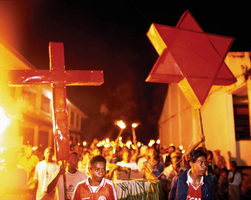 横图,室外,夜晚,巴布亚新几内亚,复活节,庆祝,许多人,一群人,摄影,宗教,基督教,游行,彩图