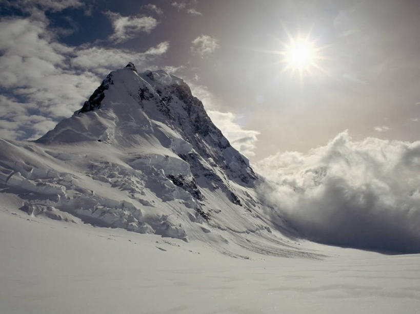 无人,横图,室外,白天,旅游,度假,探险,美景,山,太阳,雪,暴风雨,全球变暖,美国,加拿大,冰,景观,云,冬天,宏伟,娱乐,天空,自然,享受,休闲,景色,放松,摄影,奋斗,宁静,雪崩,北美,气候,北美洲,天堂,自然风光,外星人,美洲,冰河,阿拉斯加,阿拉斯加州,北亚美利加洲,亚美利加洲,最后的边疆,午夜阳光之地,育空地区,卑诗省,不列颠哥伦比亚,不列颠哥伦比亚省,冒险,岩石,爬山,彩图,卑斯省,美利坚合众国,圣埃利亚斯山脉,白日梦