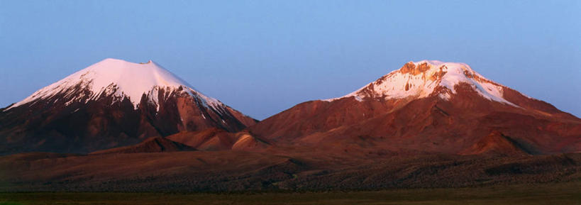 无人,横图,全景,室外,白天,日出,火山,美景,雪,火,智利,玻利维亚,生气,对称,圆锥,冰,景观,热,两个,粉色,自然,景色,南美,活力,平衡,摄影,恐怖,自然风光,冰河,挑战,地震,灵性,安地斯山脉,地质学,想法,朗卡国家公园,自然地理,彩图,爆炸物