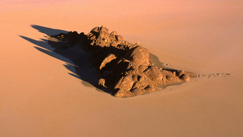 无人,公园,横图,俯视,航拍,室外,白天,美景,美国,阴影,环绕,圆形,沙子,岛,景观,山顶,黑色,自然,社区,米色,鹅卵石,景色,摄影,宁静,泥,北美,北美洲,国家公园,溺水,早晨,鸟瞰,加利福尼亚,自然风光,外星人,美洲,加州,死亡谷国家公园,加利福尼亚州,金州,黄金州,北亚美利加洲,亚美利加洲,死谷,死谷国家公园,自然地理,彩图,高角度拍摄,美利坚合众国