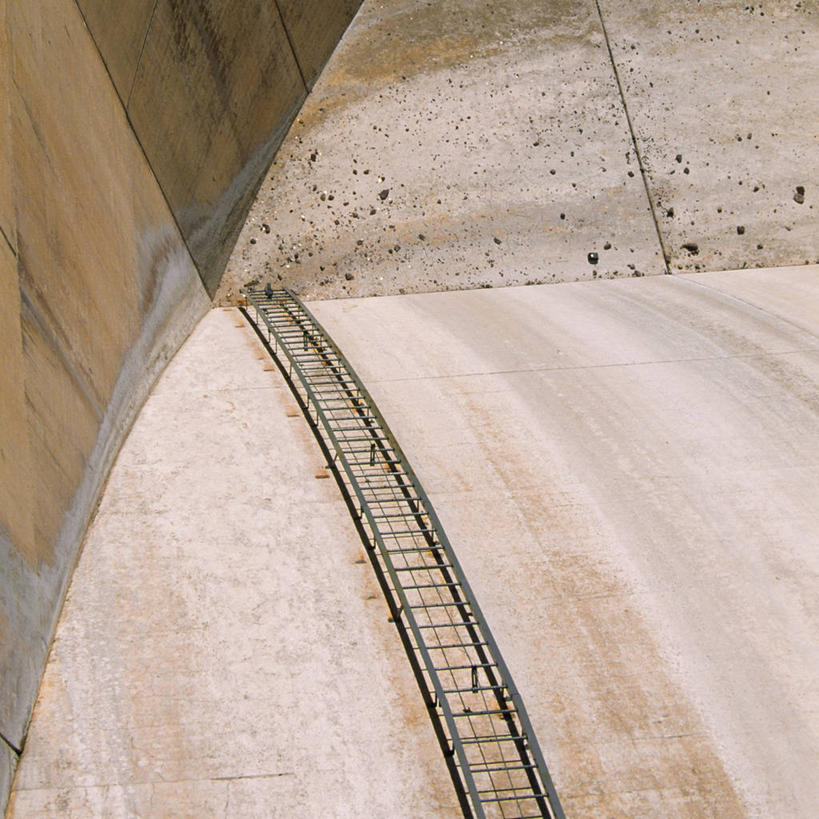 无人,方图,室外,消失点,建筑业,瀑布,美国,废弃,阴影,曲折,弯曲,生锈,金属,梯子,拱门,混凝土,天气,联系,白色,角度,摄影,蜿蜒,上升,报废,电,腐蚀,侵蚀,废物,亚利桑那,北美,北美洲,美洲,丢弃,胡佛大坝,放弃,抛弃,亚利桑那州,内华达州,大峡谷之州,水电站,北亚美利加洲,亚美利加洲,水力发电,内华达,北美艾灌木丛州,产银之州,银山州,银之州,永远,科罗拉多河,腐化,米德湖,进展,摈弃,锈迹斑斑,几何形状,自然地理,彩图,屏弃,美利坚合众国,摈斥,摒除,水灾,忍耐力