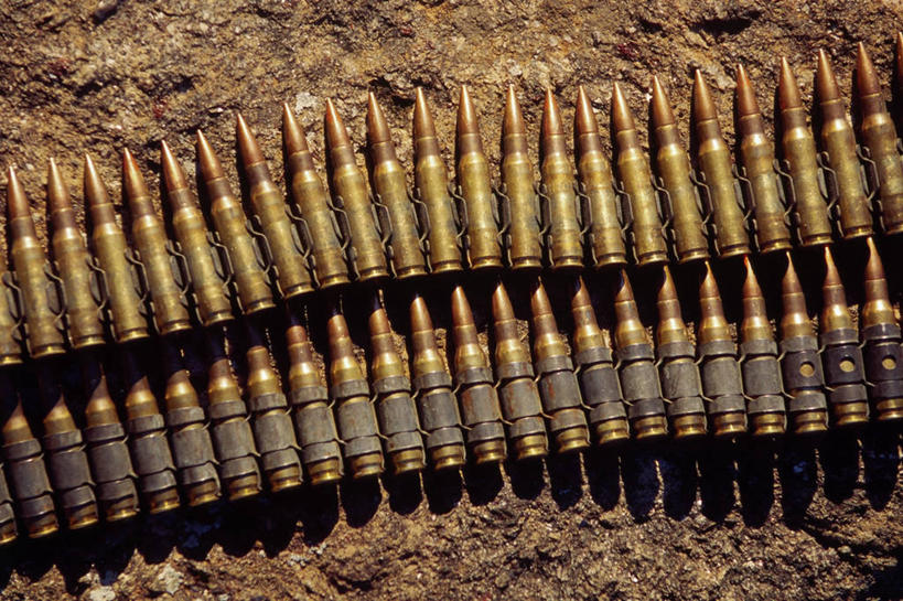 无人,横图,室外,特写,白天,竞争,日落,阿富汗,对抗,阴影,冲突,枪支,破坏,腰带,容器,武器,战争,摄影,机枪,子弹,损坏,攻击,威胁,对立,矛盾,兵器,克隆,防御,毁灭,进攻,枪械,机关枪,弹夹,敌对,挫败,斗争,抗拒,抗衡,杀伤,威慑,子弹夹,危险,彩图,美国海军陆战队,链环,步兵,M240通用机枪