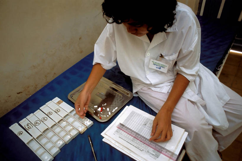 中年人,一个人,护士,横图,微生物,柬埔寨,仅一个女性,仅一个人,医学,图表,药丸,首都,仅一个中年女性,生物,摄影,医疗,病毒,生物学,艾滋病,寄生,生命体,生物病毒,艾滋病病毒,瘟疫,女人,女性,中年女性,彩图,反转录病毒,逆转录病毒,金边