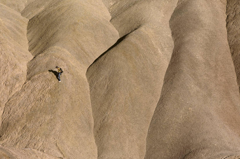 一个人,公园,横图,室外,白天,旅游,度假,沙漠,山,美国,娱乐,享受,休闲,放松,摄影,北美,北美洲,加利福尼亚,美洲,干的,挑战,加州,加利福尼亚州,安萨玻里哥沙漠公园,金州,黄金州,北亚美利加洲,亚美利加洲,圣迭戈县,大漠,砂漠,休闲活动,彩图,美利坚合众国