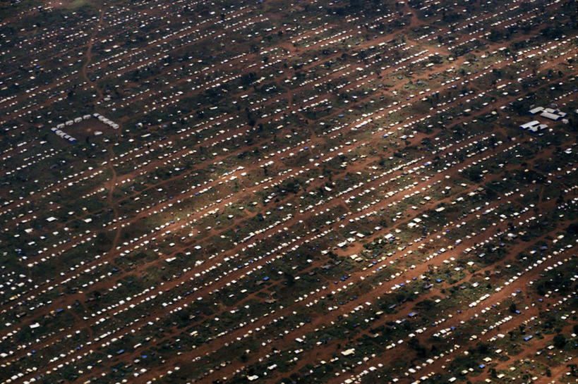 横图,室外,白天,旅游,度假,非洲,坦桑尼亚,帐篷,娱乐,享受,休闲,放松,摄影,绝望,露营,问题,野营,宿营,悲哀,无望,东非,难民,彩图