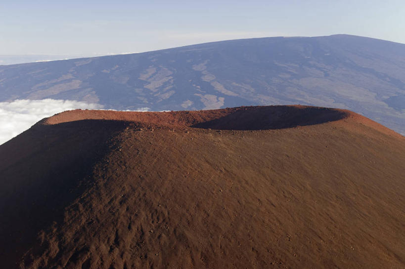 横图,室外,白天,海洋,火山,美景,山,水,雾,美国,形状,对称,圆形,景观,山顶,菱形,红色,天空,自然,景色,摄影,太平洋,自然风光,美洲,夏威夷群岛,比格岛,三维图形,地质学,几何形状,自然地理,活火山,休眠火山,彩图,旅行,火山渣锥