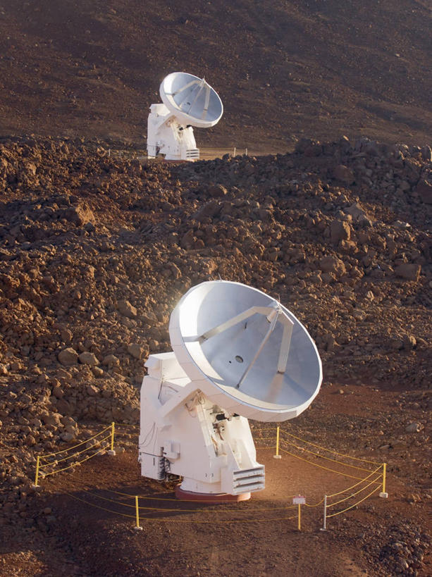 横图,室外,白天,通讯,探险,仪器,科技,海洋,火山,水,美国,眺望,检查,研究,粗糙,反射,分析,科学,太空,望远镜,光,月亮,褐色,宏伟,一个,红色,白色,天空,观察,看,虚构,熔岩,清晰,探索,摄影,放大,单个,观看,宁静,仔细,太平洋,科研,毛糙,科学技术,瞭望,聚焦,关注,瞄准,外星人,美洲,监视,天文学,远视镜,瞭望镜,夏威夷群岛,比格岛,射电望远镜,光学,清楚,光谱,自然地理,休眠火山,岩石,彩图,粗拙,光学仪器,千里镜,好奇心,火山渣锥