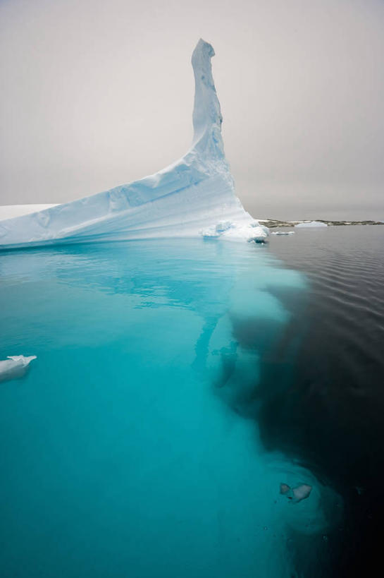竖图,室外,白天,抽象,冰山,海洋,水,多云,全球变暖,形状,环保,冰,尖顶,蓝色,天空,自然,冷,摄影,能源,气象,宁静,环境,回收,资源,隐藏,气候,岩层,南极洲,利用,低碳,循环,持续,南极半岛,威德尔海,危险,彩图,南冰洋